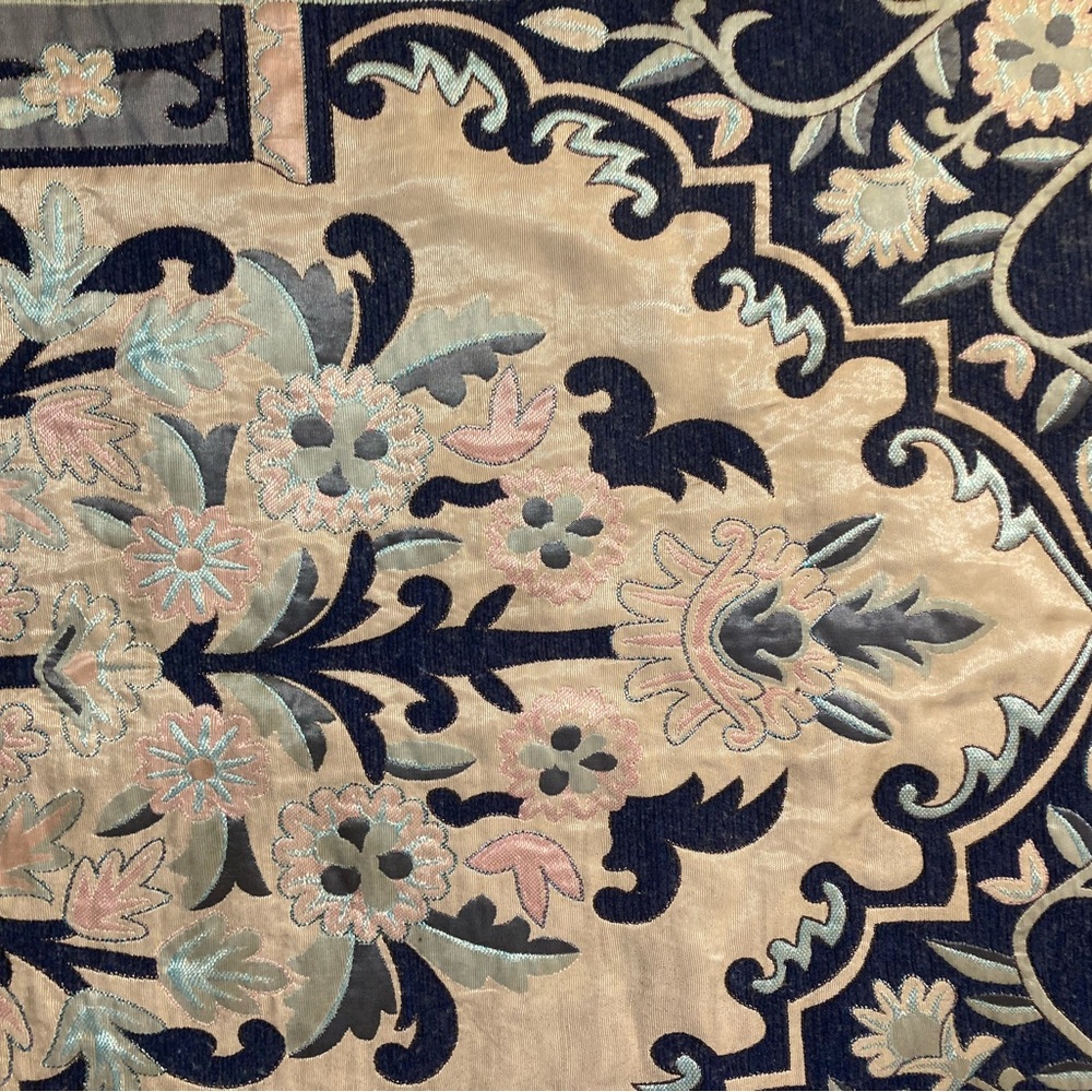 Vintage Prayer Rug - Picture 11 of 11